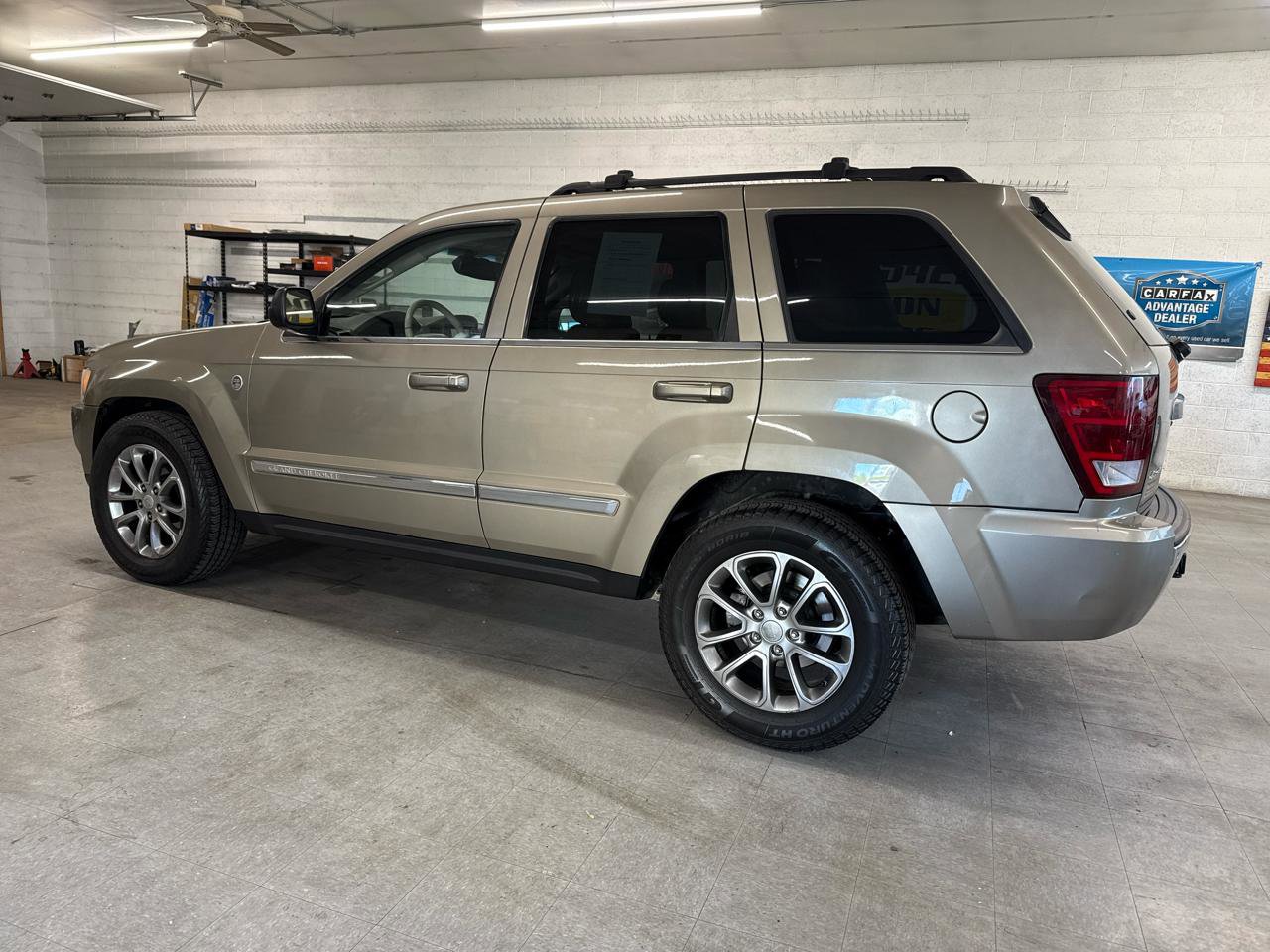 Used 2005 Jeep Grand Cherokee Limited AWD/4WD image 2