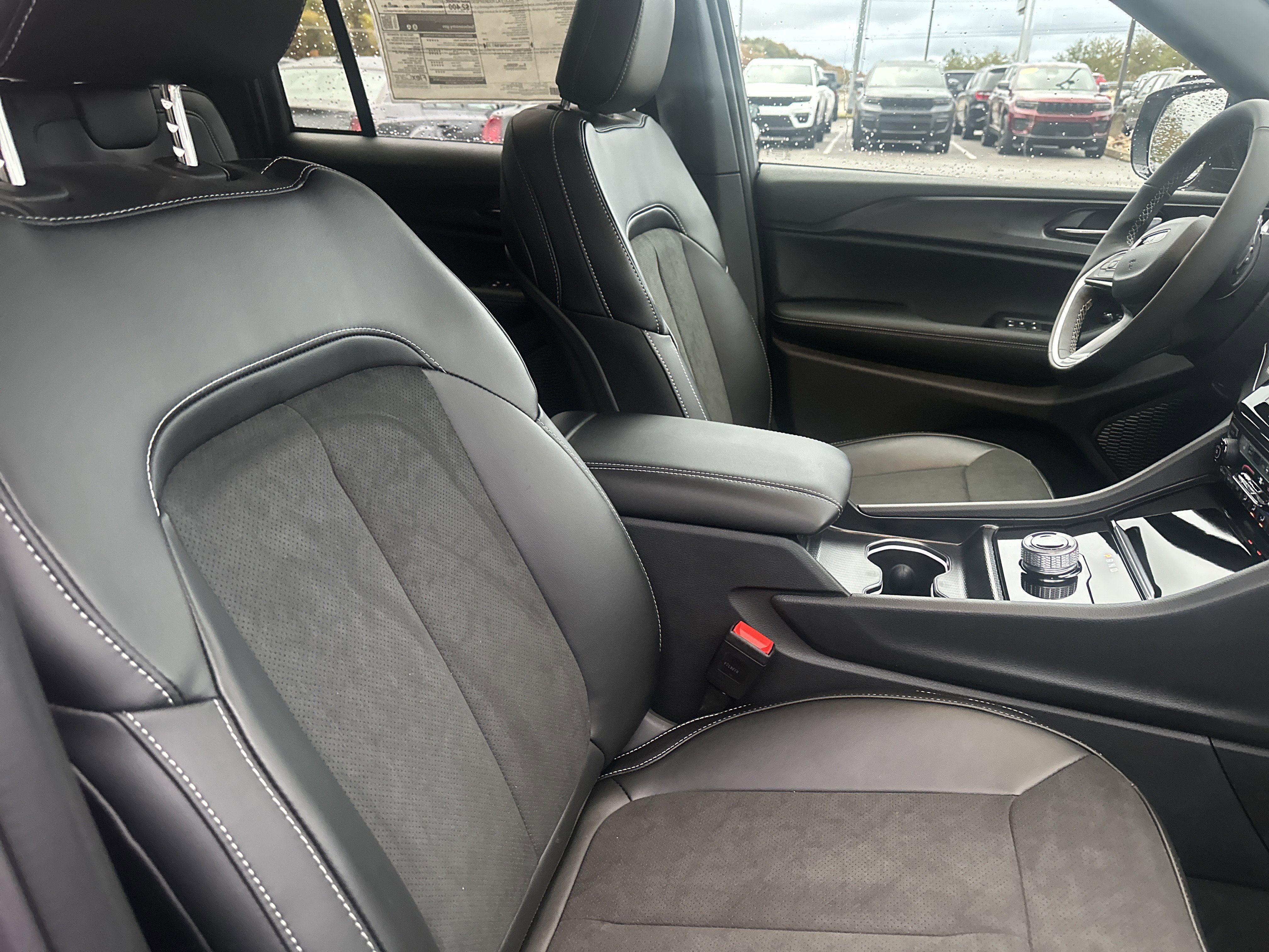 New 2025 Jeep Grand Cherokee Altitude AWD/4WD image 29