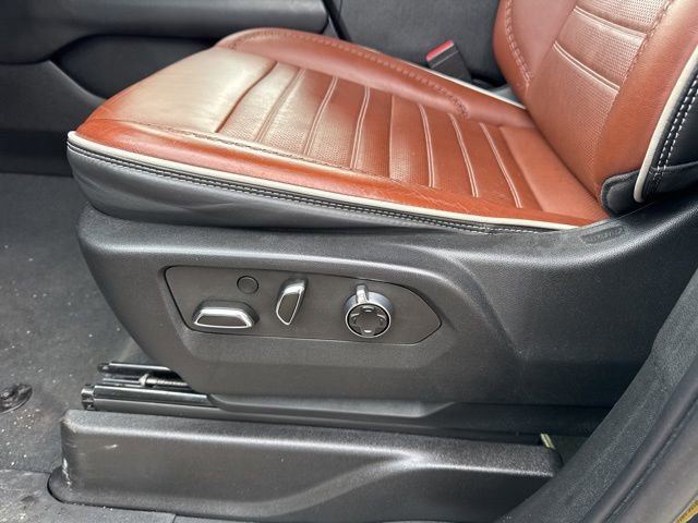 Used 2023 GMC Yukon Denali Ultimate image 12