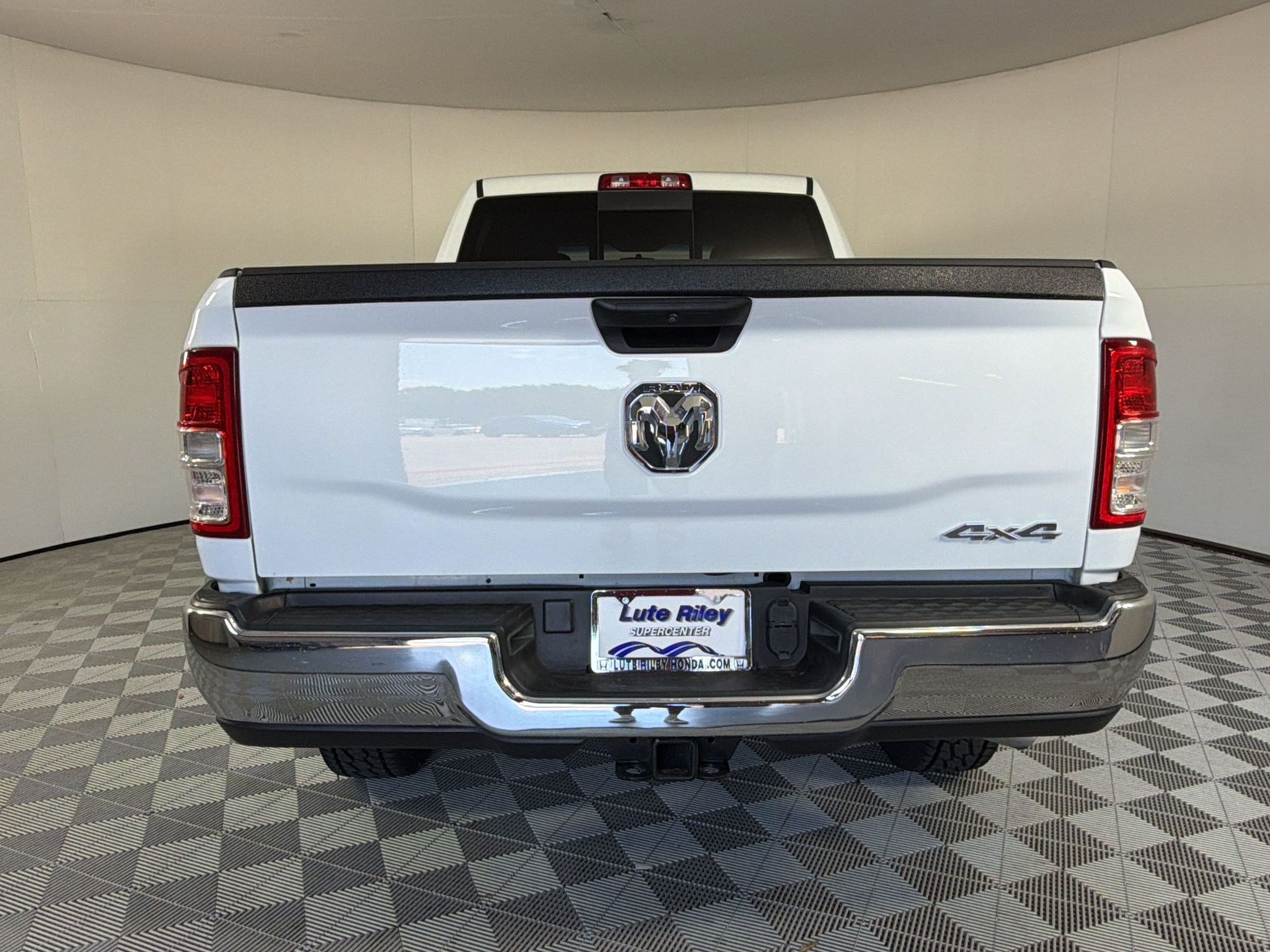 Used 2024 RAM 3500 Tradesman w/ Chrome Appearance Group AWD/4WD image 10