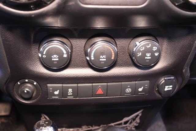 Used 2017 Jeep Wrangler Unlimited Sahara image 24