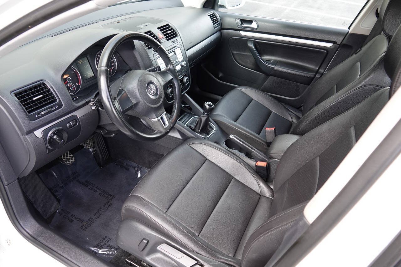 Used 2010 Volkswagen Jetta Limited Edition FWD image 5