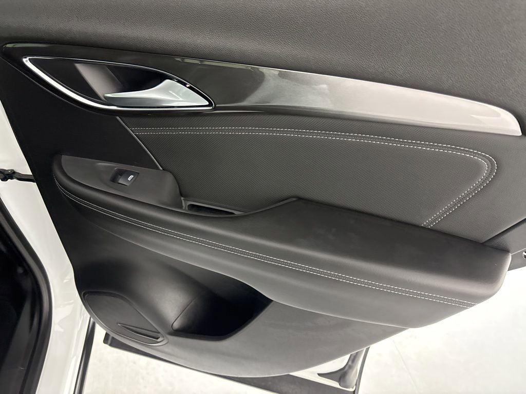 Used 2025 Buick Envision Preferred image 43