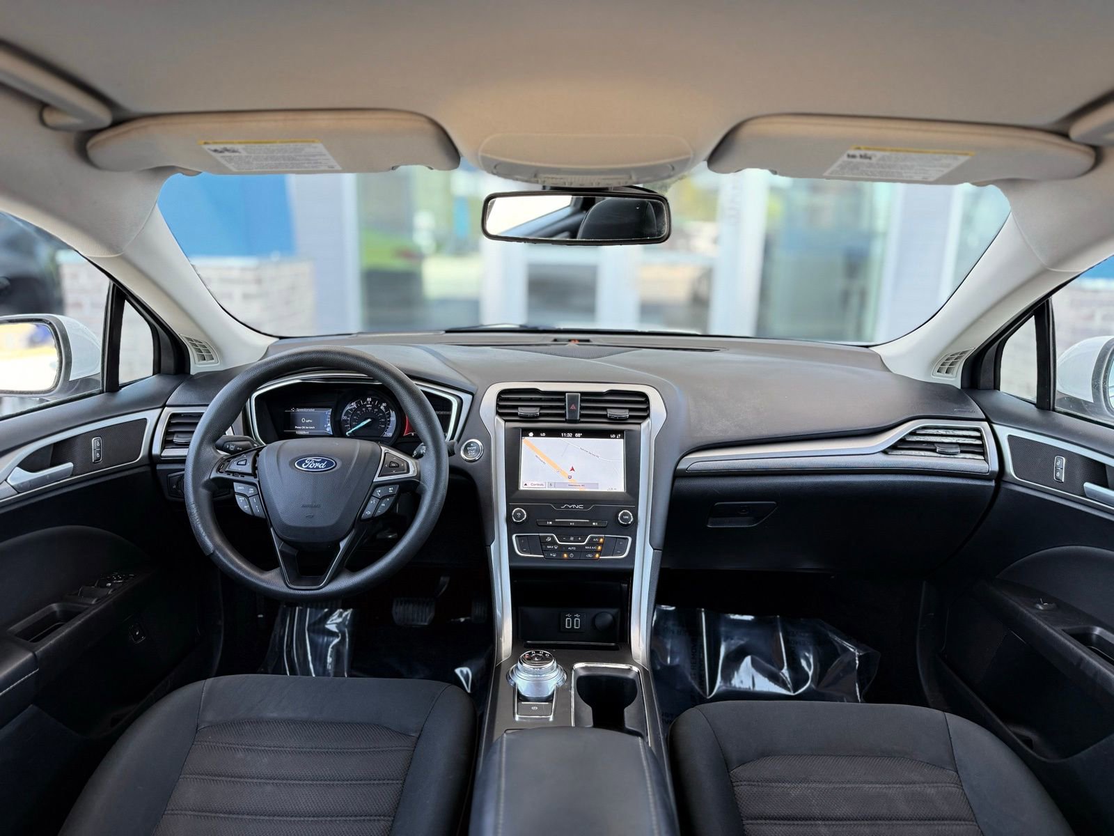 Used 2019 Ford Fusion SE FWD image 2