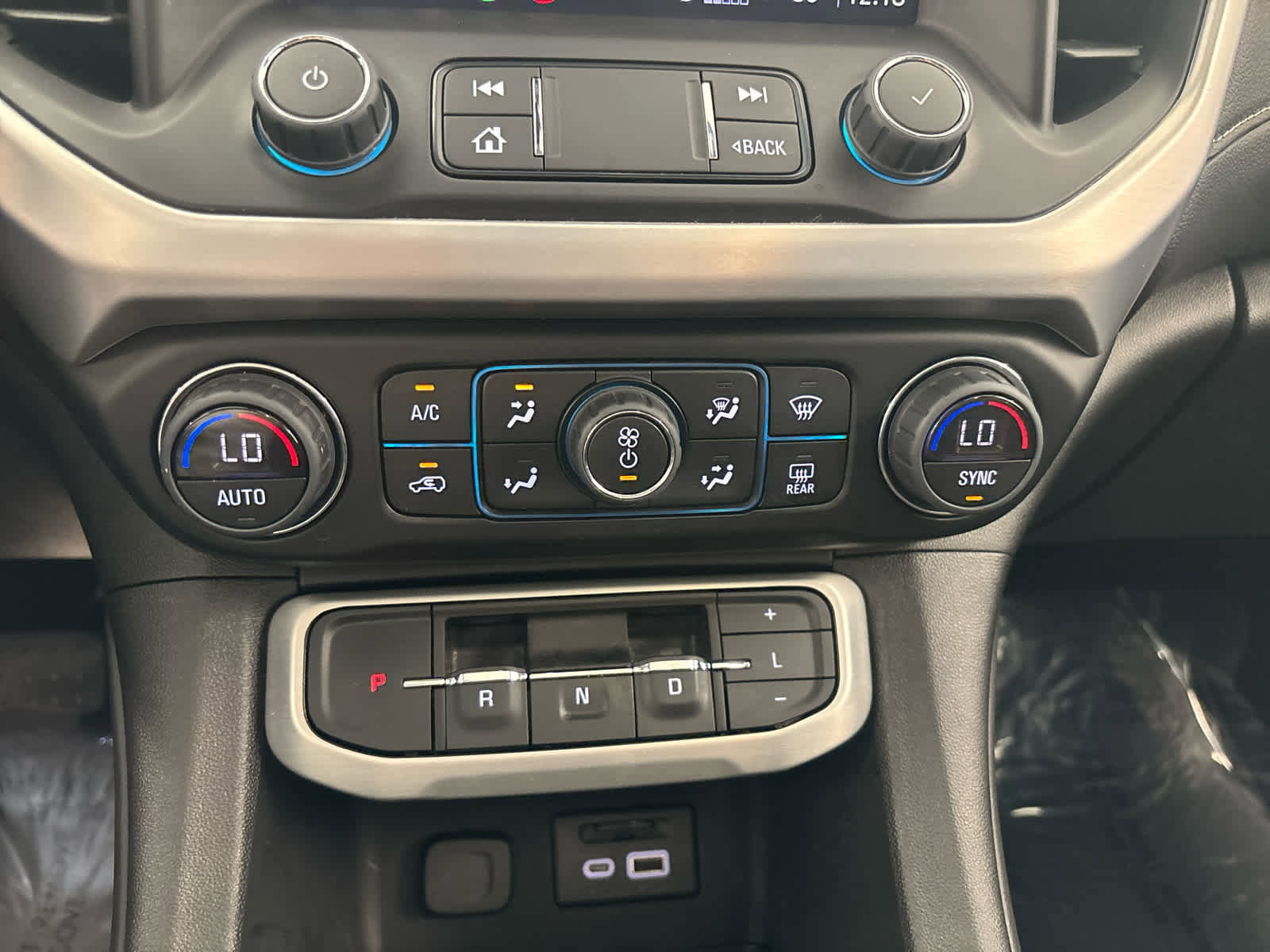 Used 2023 GMC Acadia SLE w/ Driver Convenience Package image 35