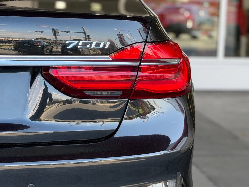 Used 2016 BMW 750i RWD image 13