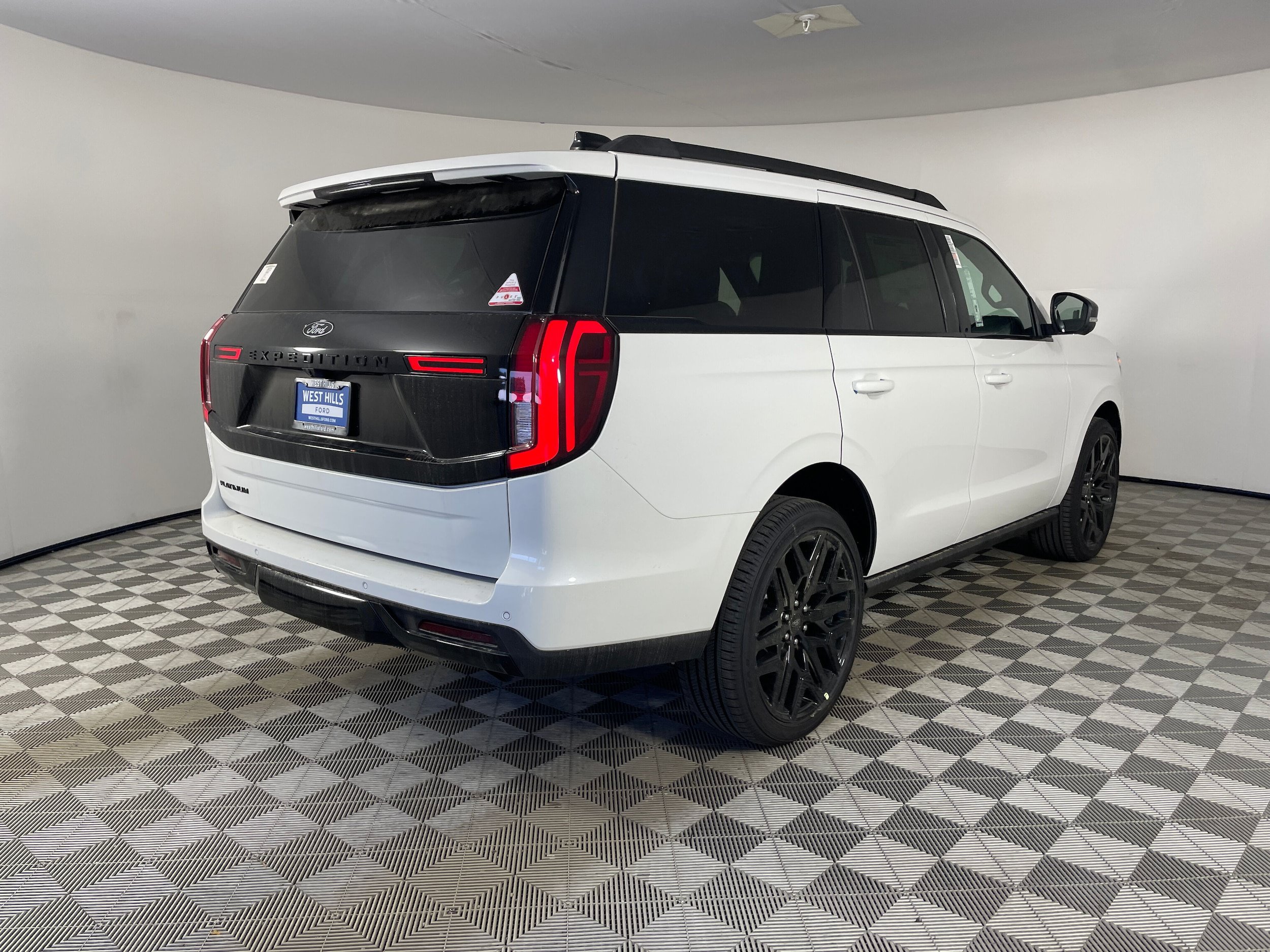 New 2026 Ford Expedition Platinum w/ Stealth Performance Package AWD/4WD image 9