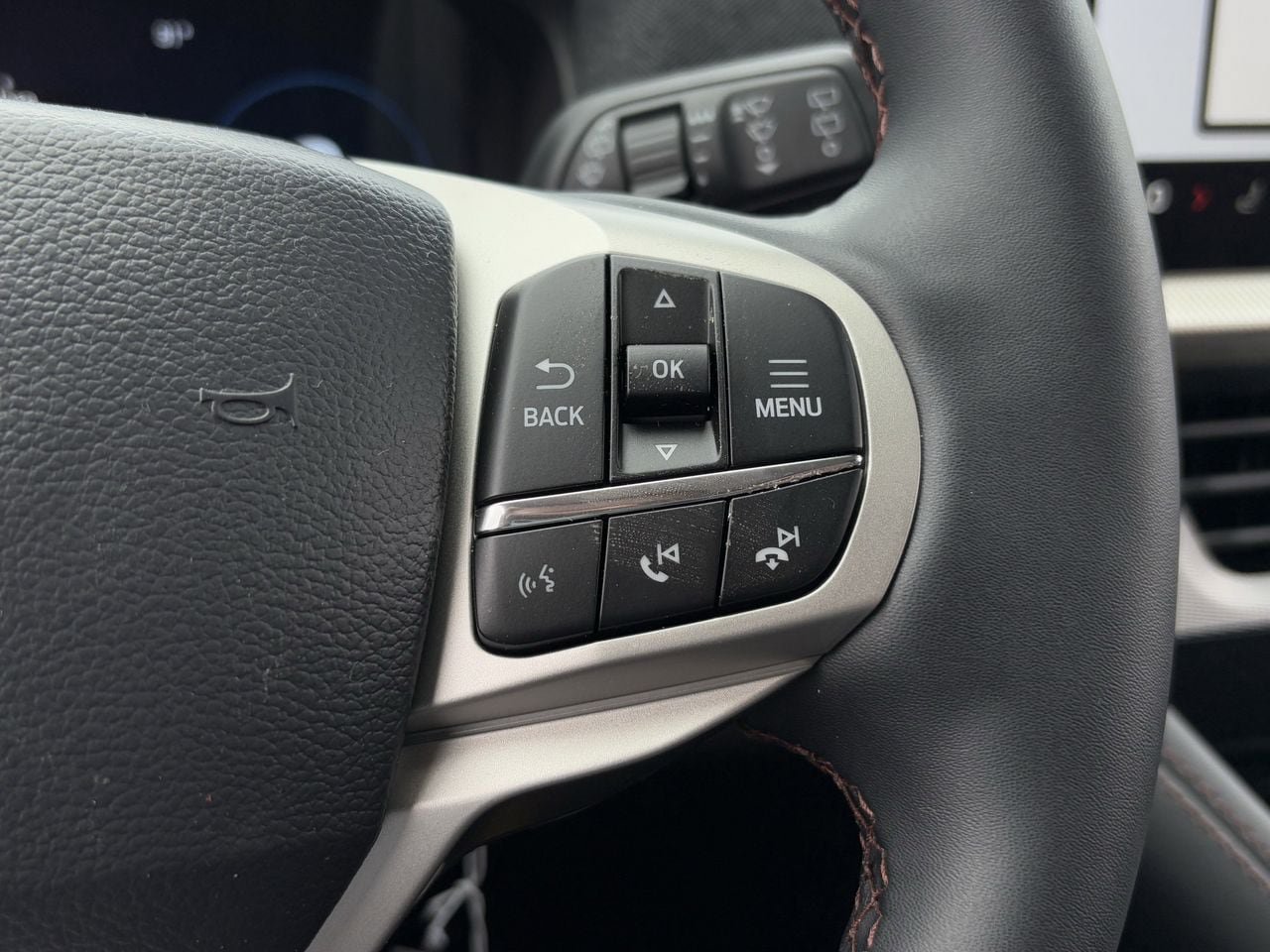 New 2026 Ford Explorer Active RWD image 15