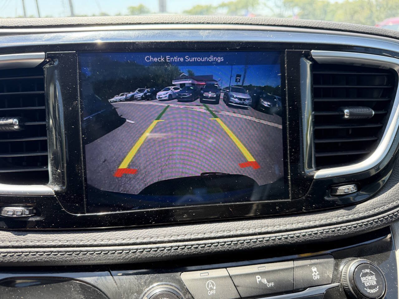 Used 2018 Chrysler Pacifica Limited FWD image 12