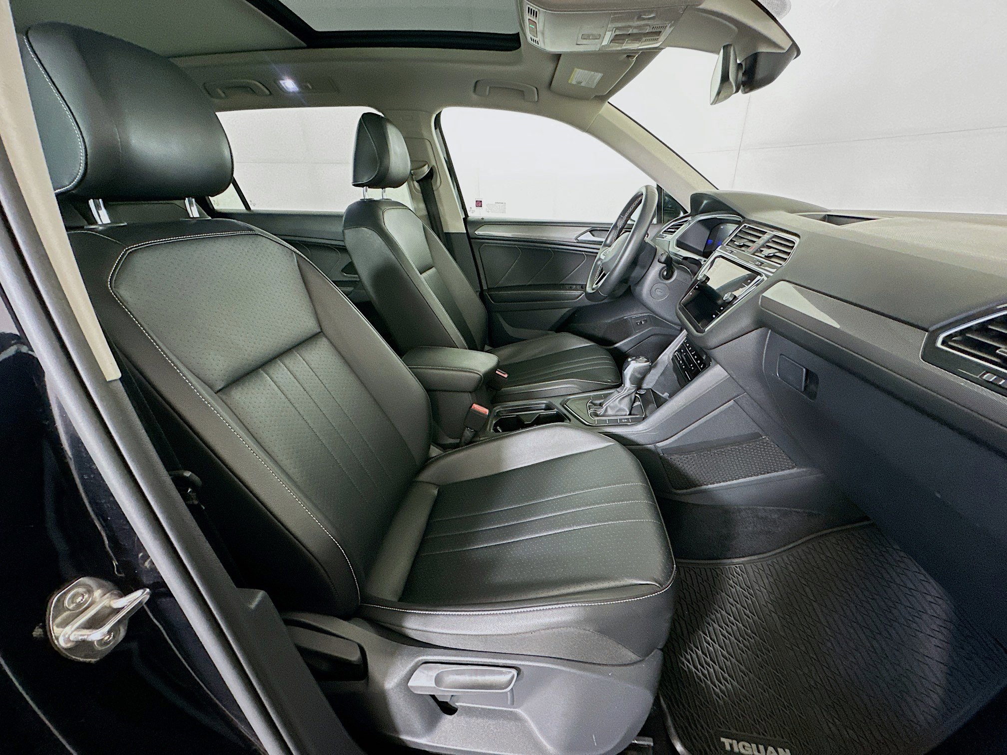 Used 2022 Volkswagen Tiguan SE FWD image 30