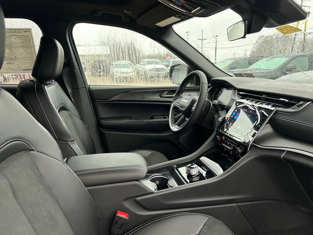 New 2025 Jeep Grand Cherokee 4WD image 23