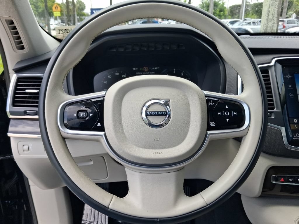 Used 2019 Volvo XC90 T6 Momentum AWD/4WD image 17