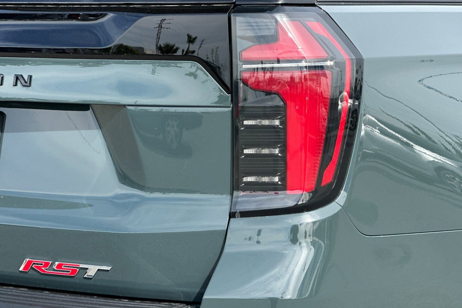 New 2026 Chevrolet Suburban RST image 34