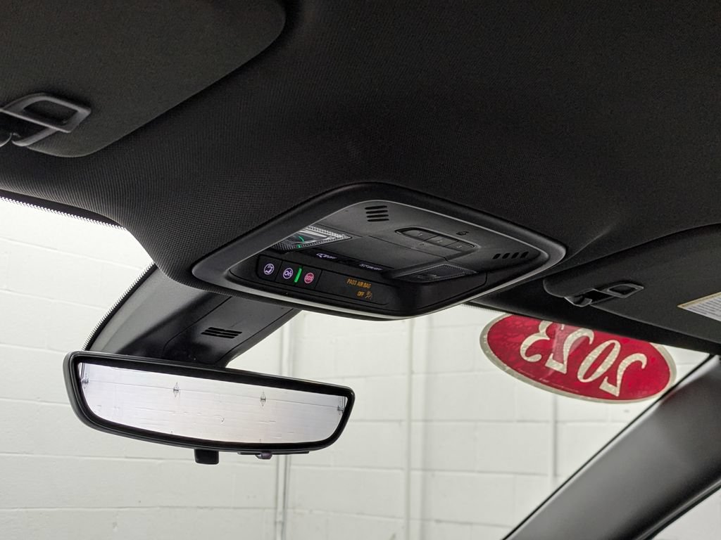 Used 2023 Chevrolet Traverse LT w/ Rear Camera Mirror Package AWD/4WD image 26