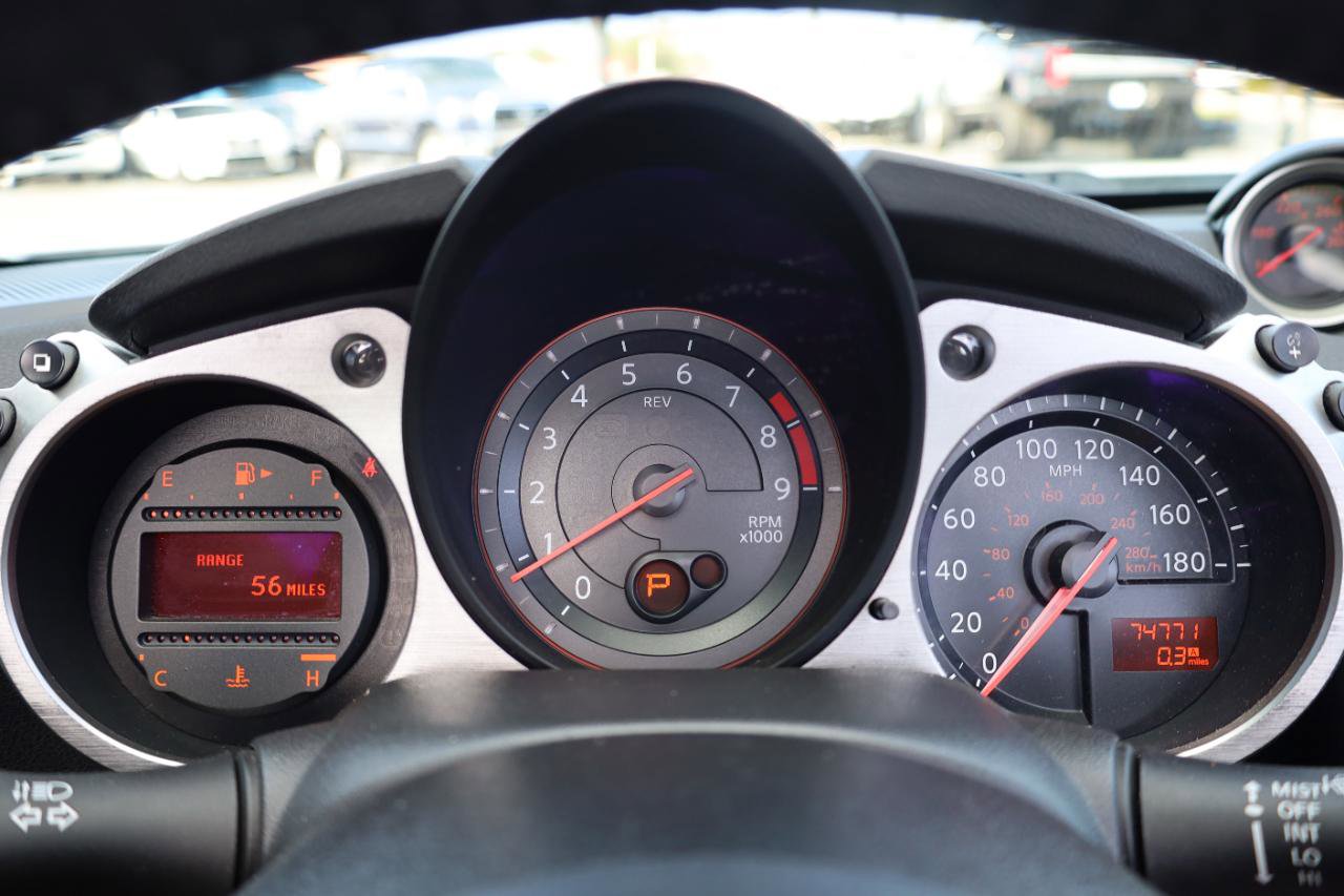 Used 2017 Nissan 370Z Touring RWD image 10