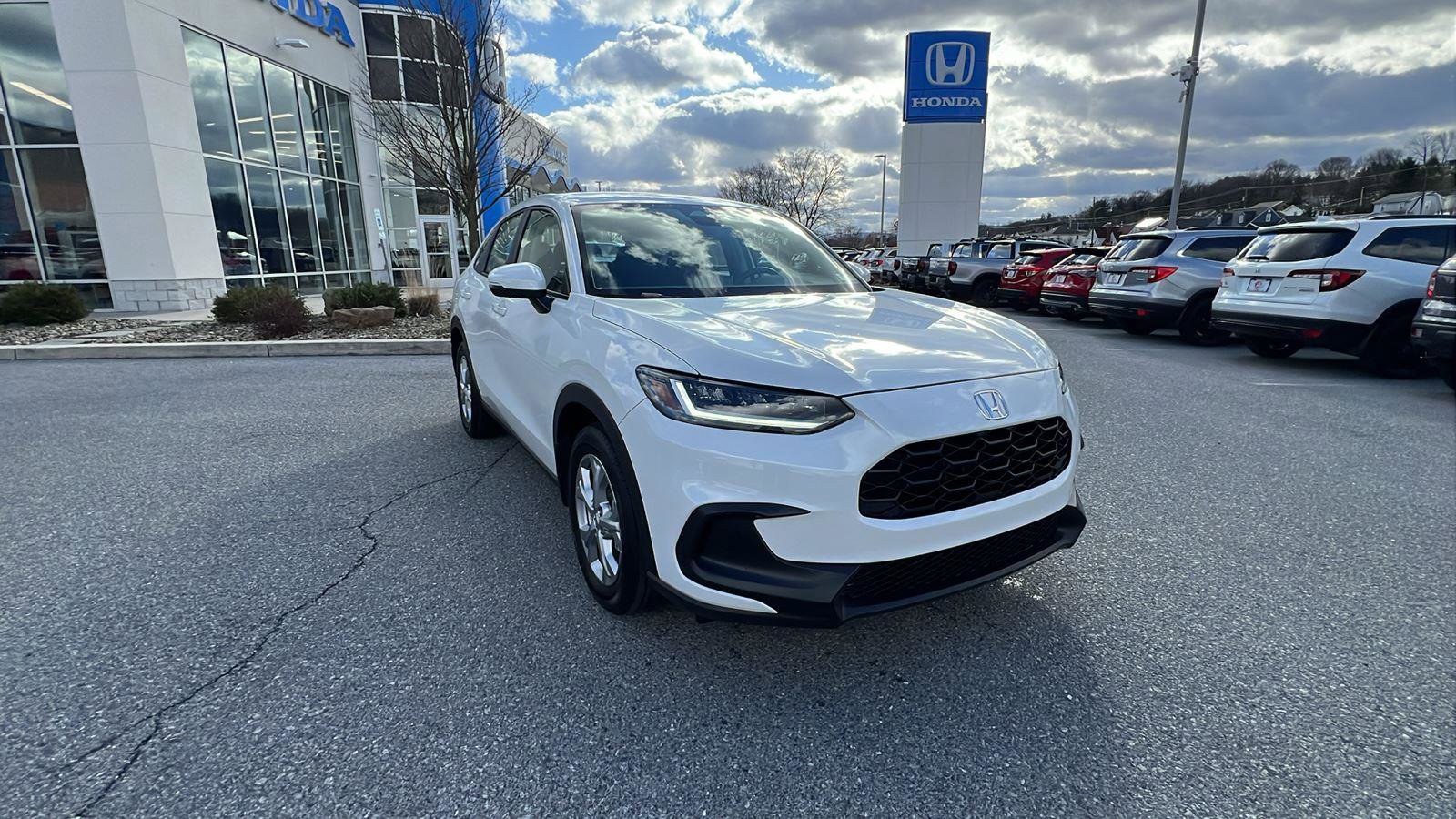 Certified 2025 Honda HR-V LX image 2