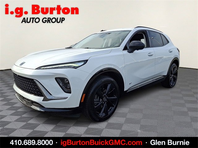 Certified 2025 Buick Envision Sport Touring image 3