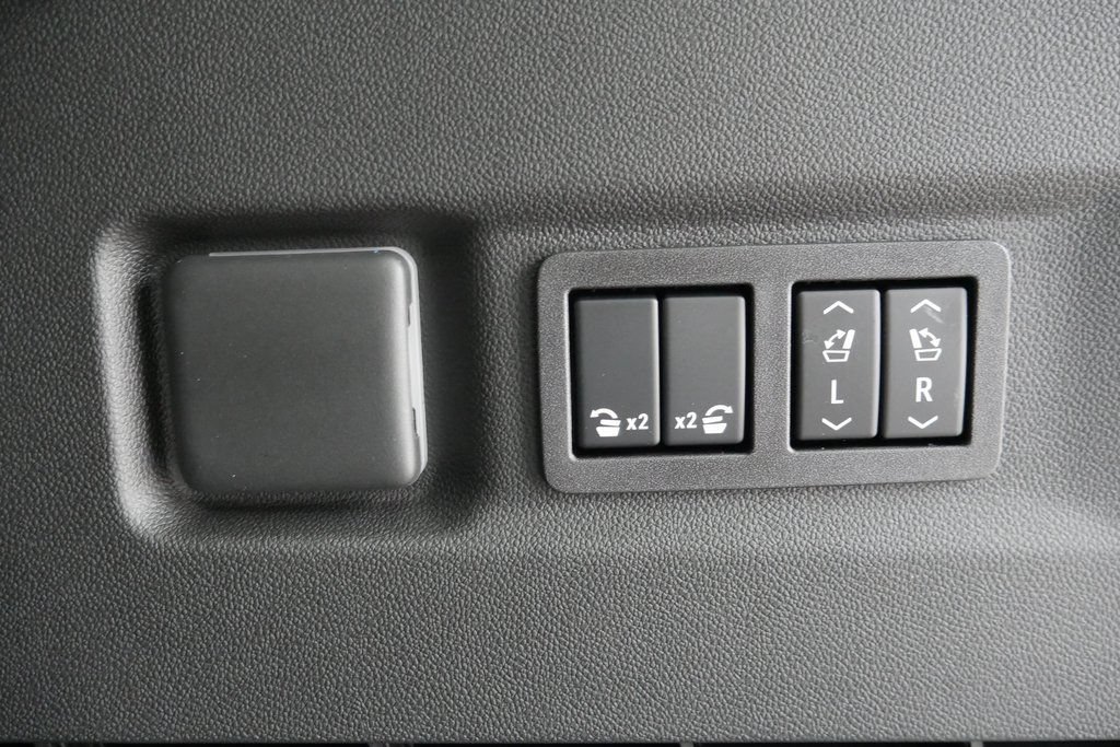 New 2026 Chevrolet Suburban Premier AWD/4WD image 31