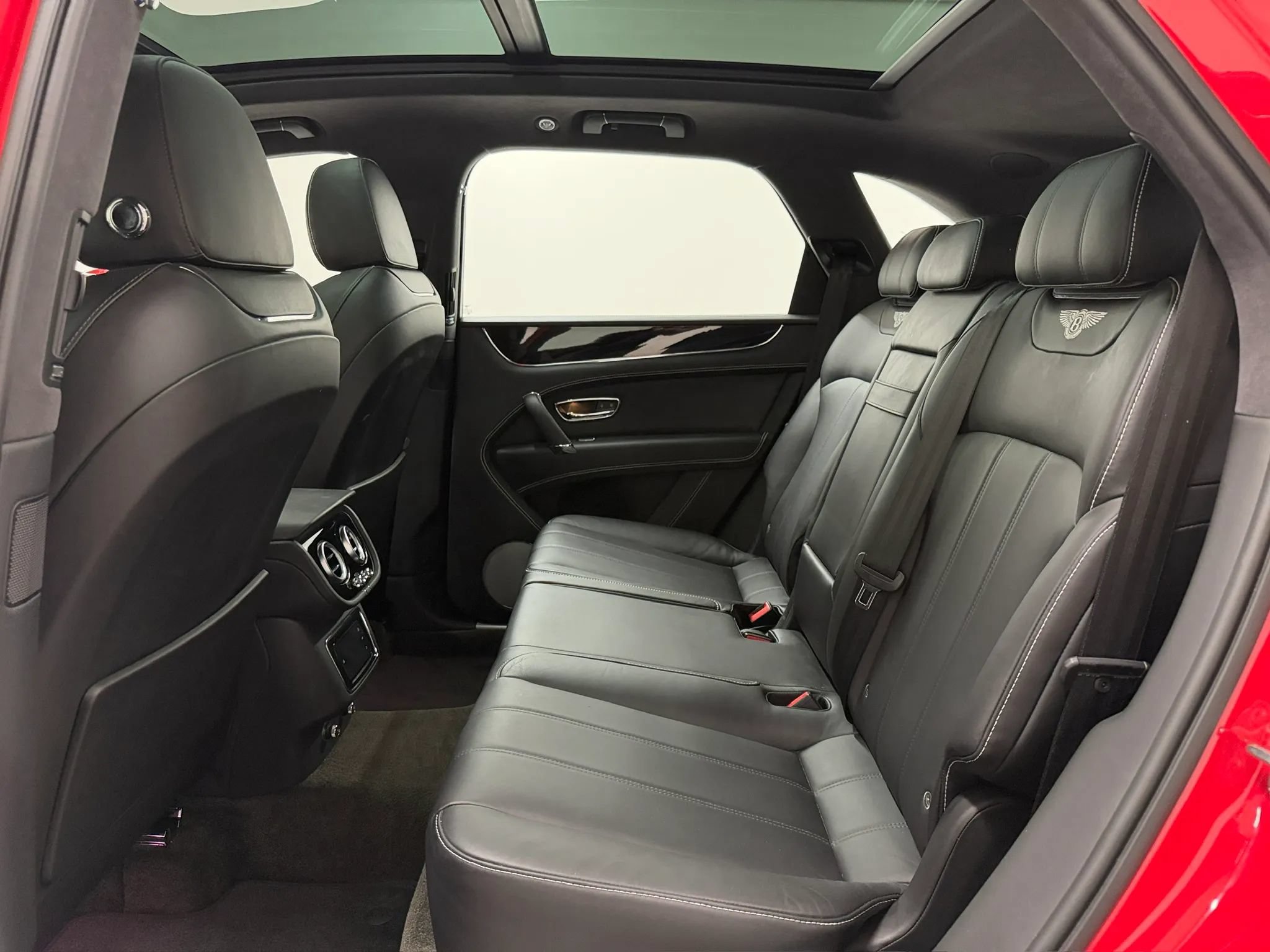 Used 2019 Bentley Bentayga AWD/4WD image 66