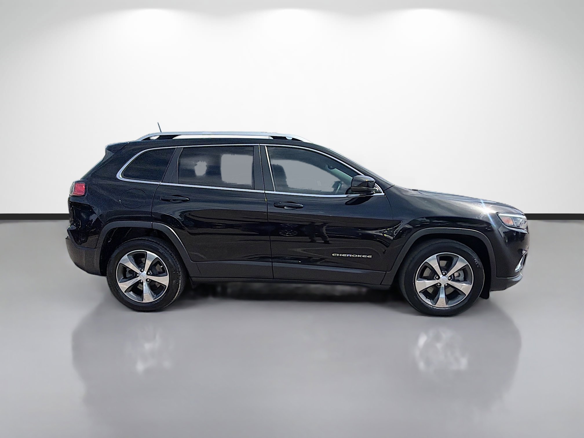 Used 2019 Jeep Cherokee Limited FWD image 2