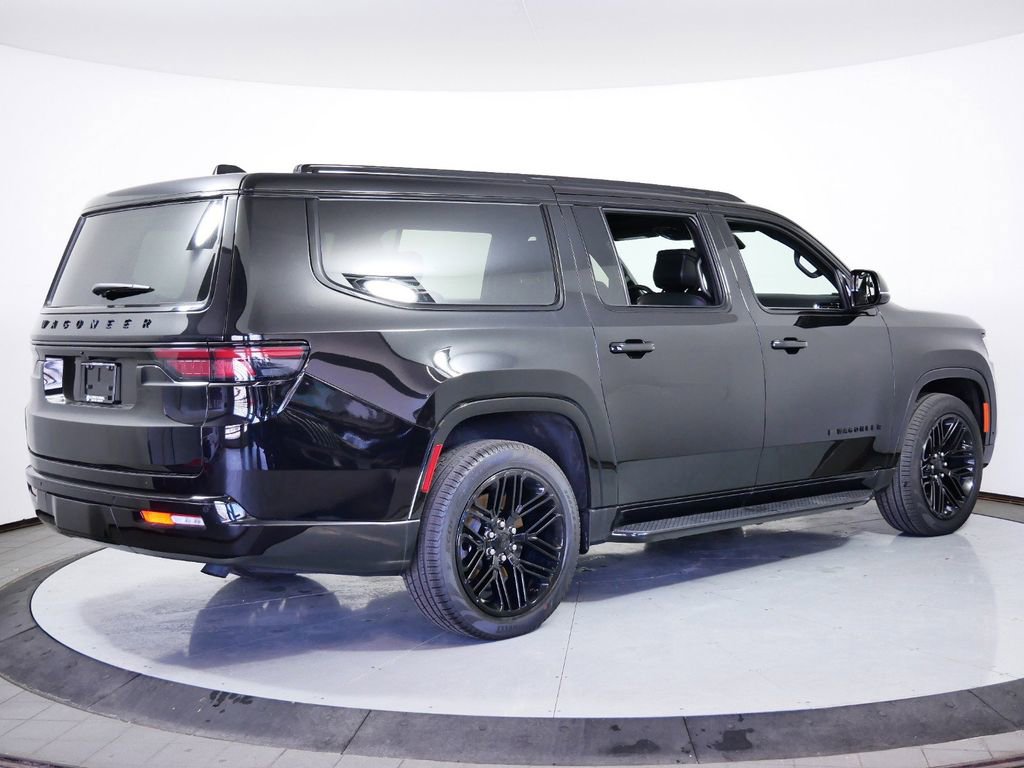 Used 2024 Jeep Wagoneer L Series II image 11