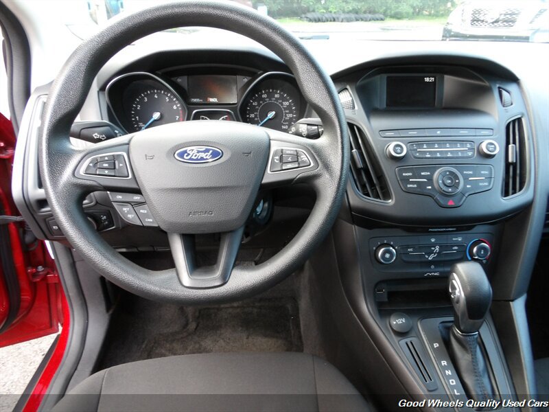 Used 2018 Ford Focus SE FWD image 13