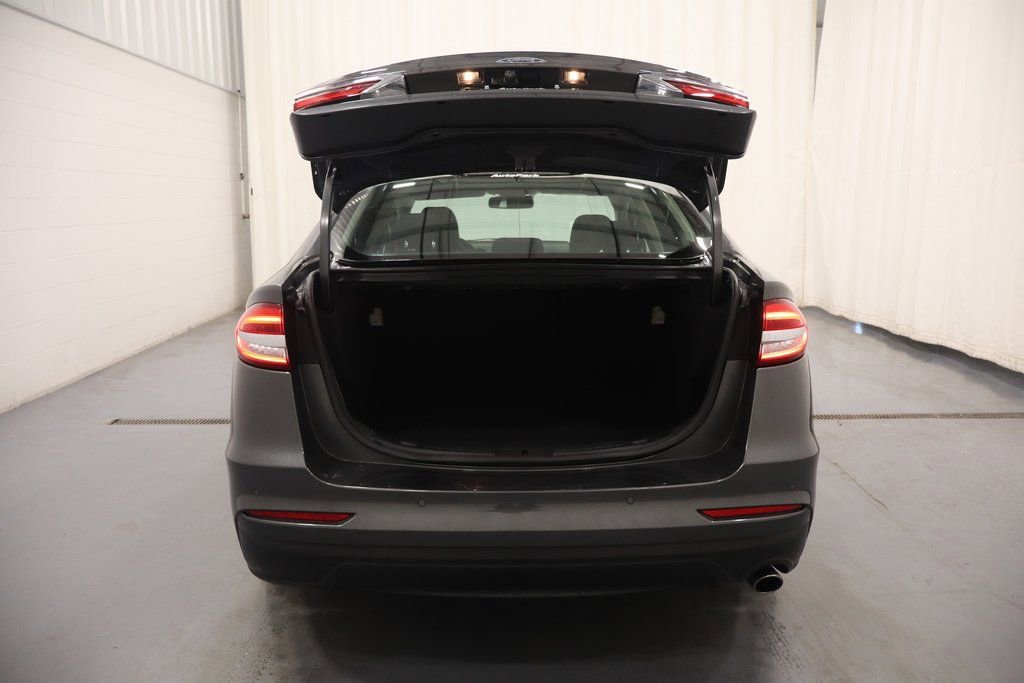 Used 2020 Ford Fusion SE image 18
