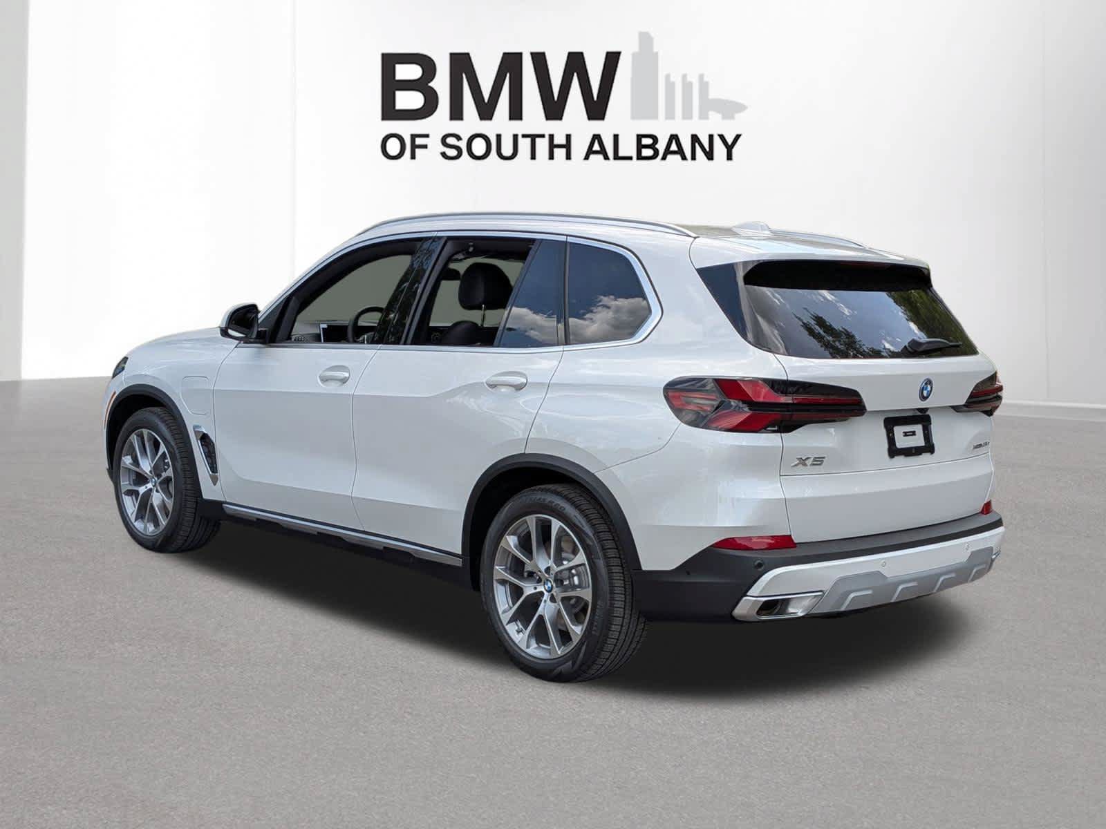 New 2026 BMW X5 xDrive50e w/ Premium Package AWD/4WD image 4