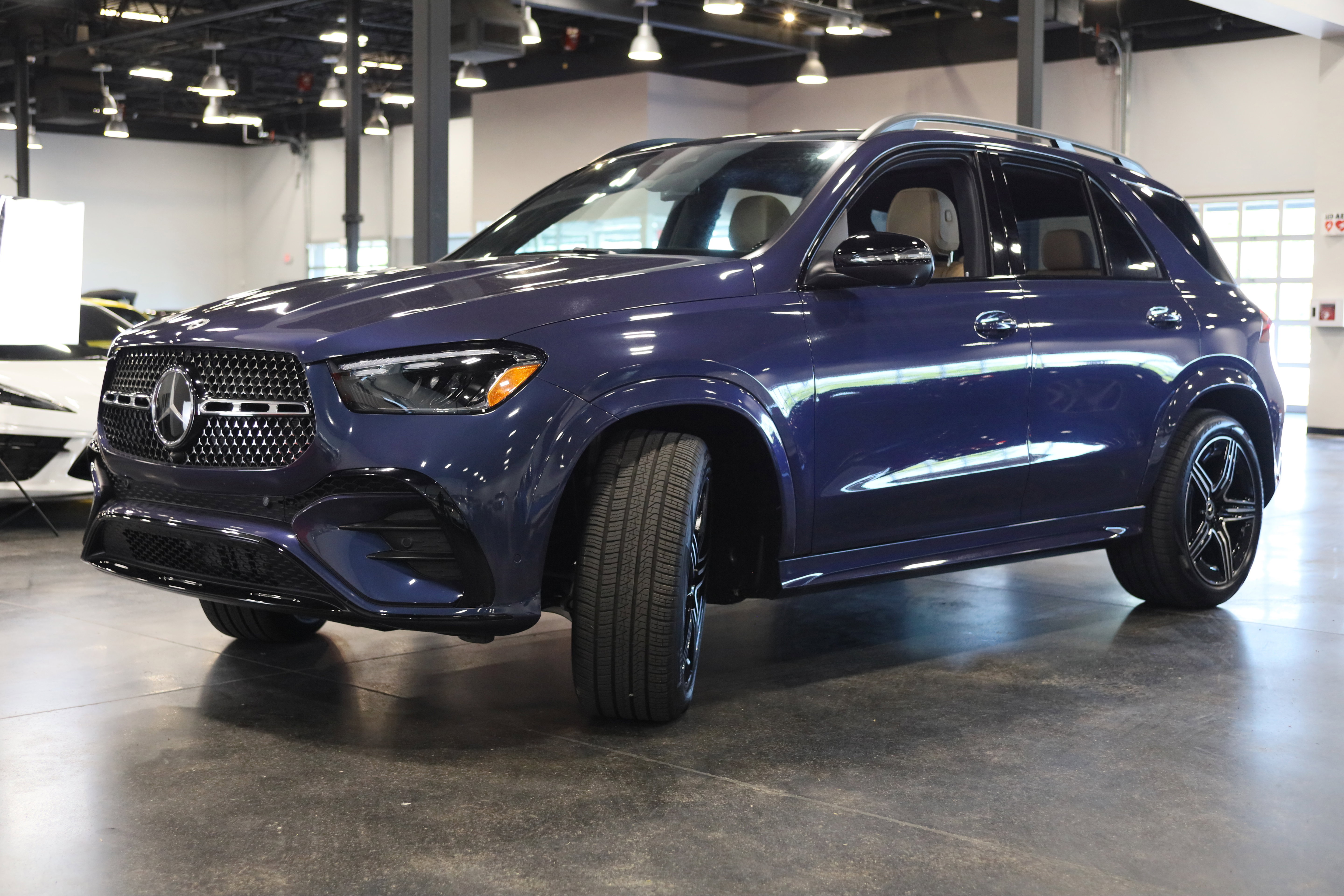 Used 2024 Mercedes-Benz GLE 350 4MATIC image 3