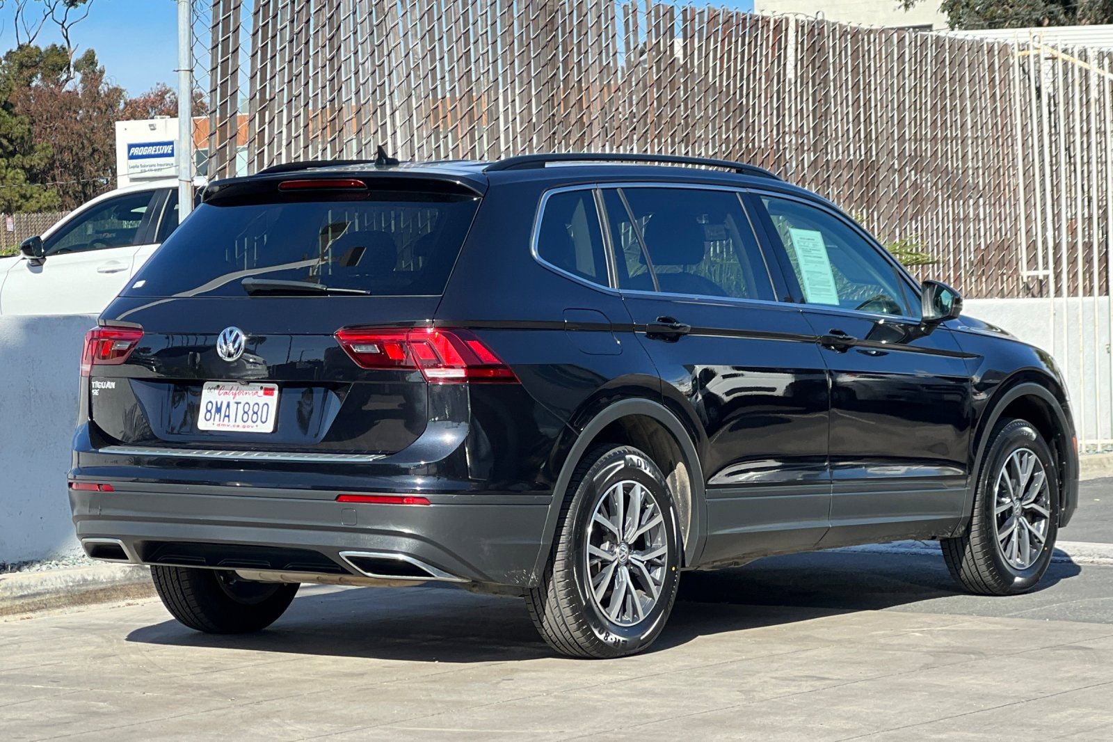 Used 2019 Volkswagen Tiguan SE w/ Panoramic Sunroof Package image 4