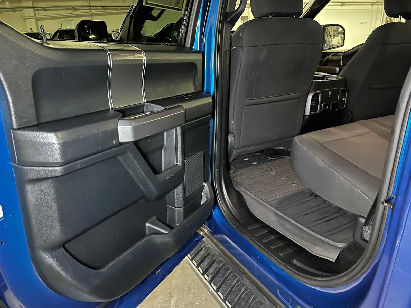 Used 2017 Ford F150 XLT w/ Equipment Group 302A Luxury AWD/4WD image 19