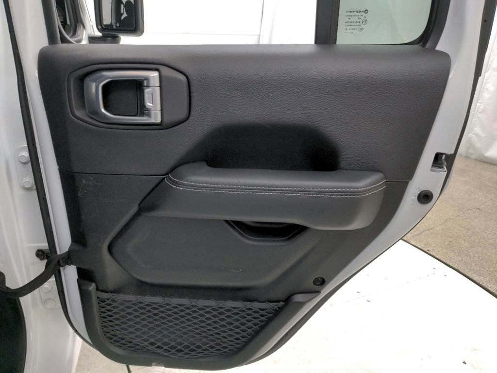 Used 2023 Jeep Wrangler Unlimited Sahara AWD/4WD image 39