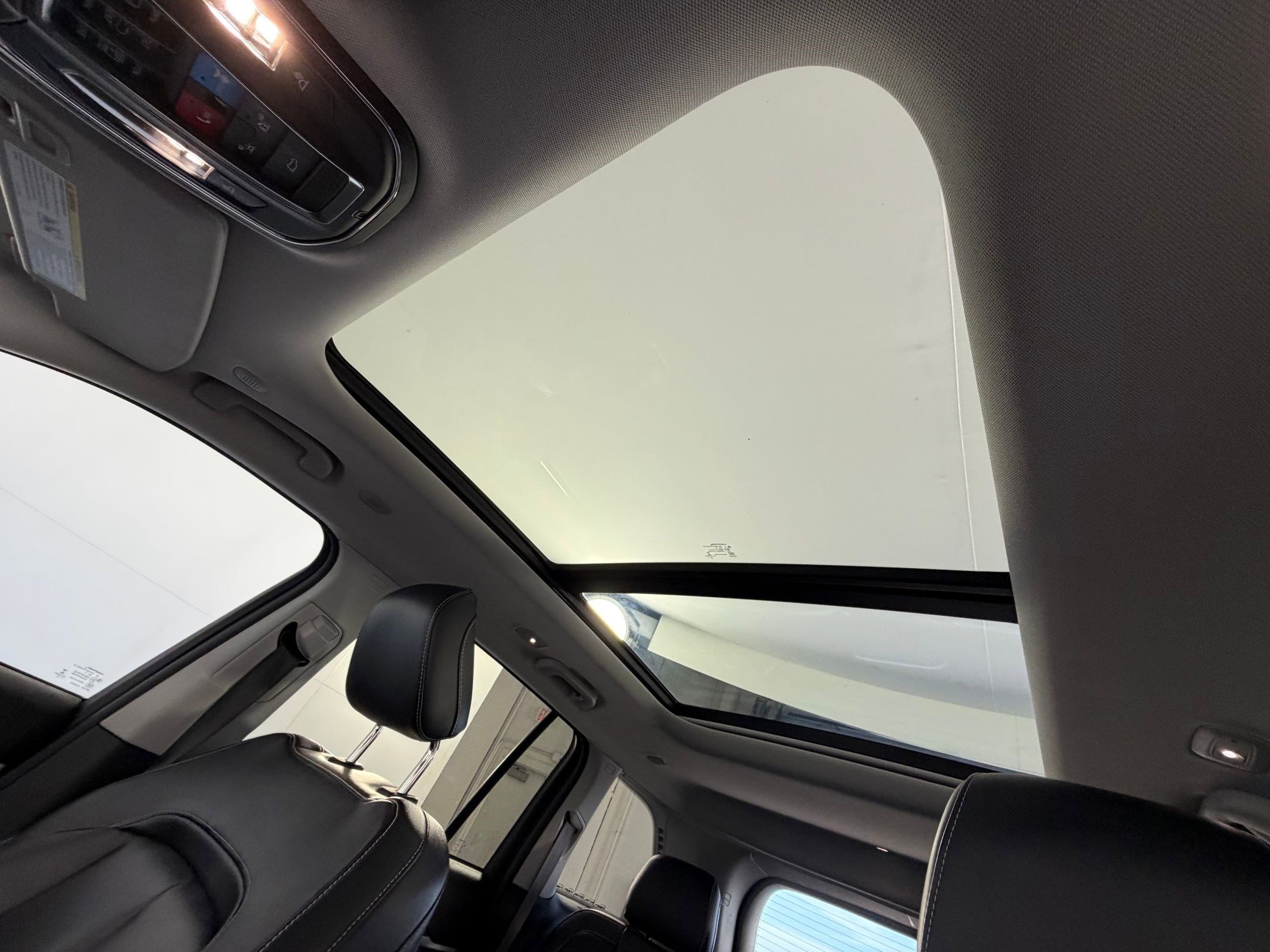 Used 2022 Jeep Grand Cherokee Limited image 14