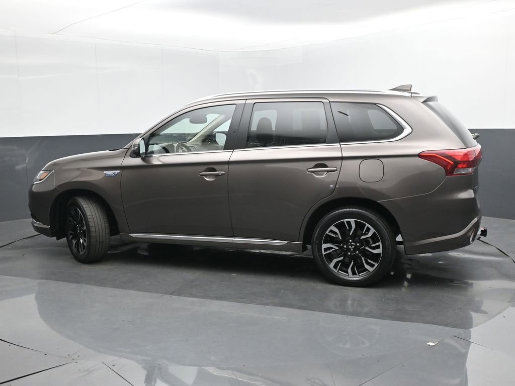 Used 2018 Mitsubishi Outlander GT AWD/4WD image 3