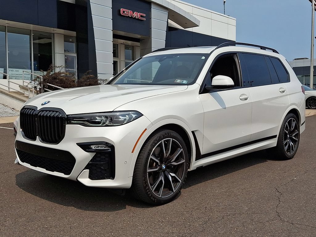 Used 2022 BMW X7 xDrive40i w/ M Sport Package AWD/4WD image 3
