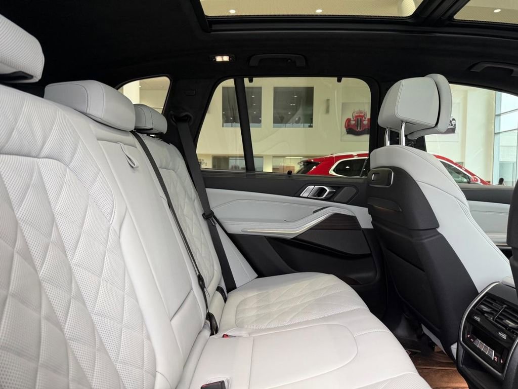 New 2026 BMW X5 xDrive40i w/ Executive Package image 4