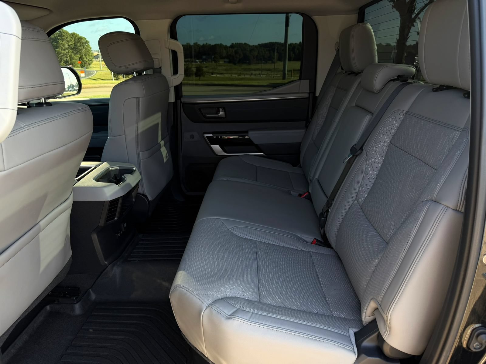 Used 2024 Toyota Tundra Limited AWD/4WD image 28