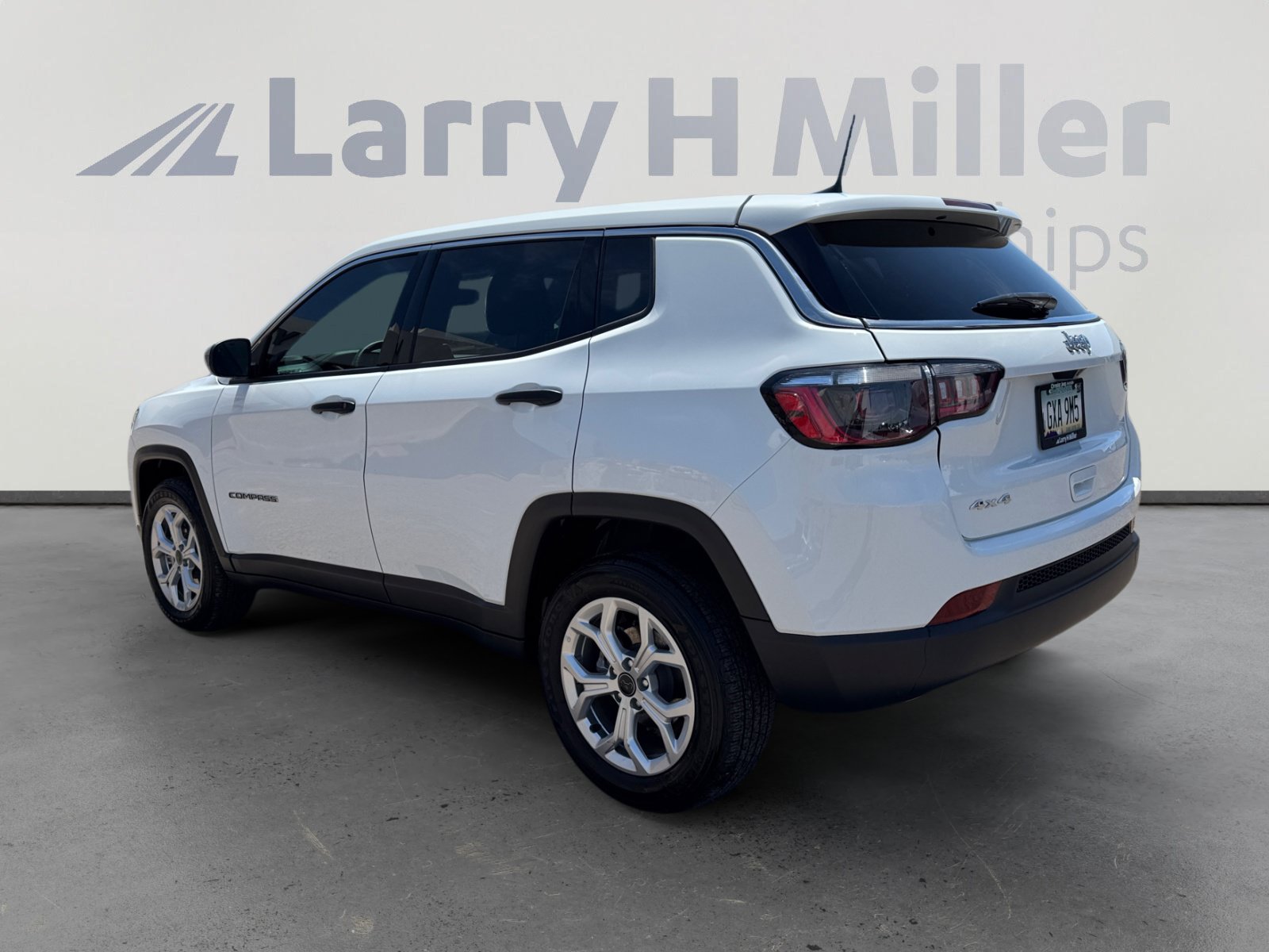 Certified 2025 Jeep Compass Sport AWD/4WD image 3
