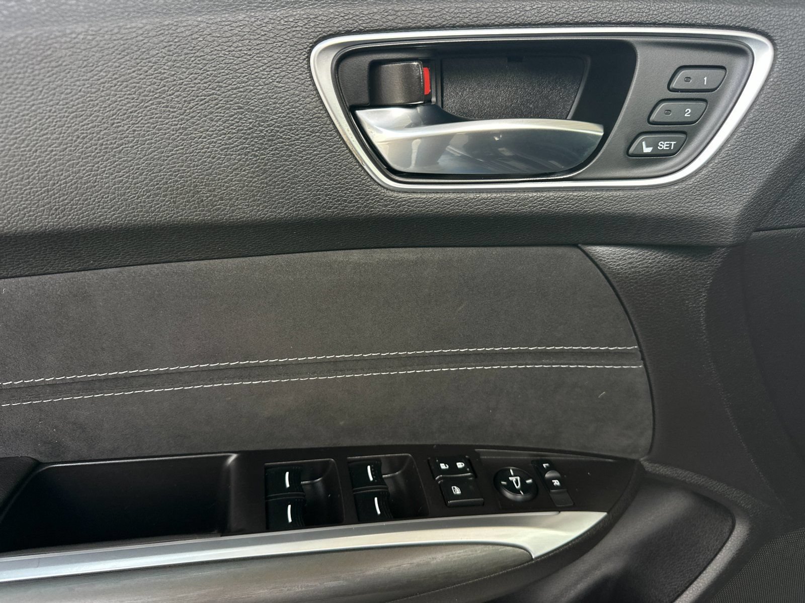 Used 2018 Acura TLX V6 w/ Technology & A-SPEC Pkg FWD image 10