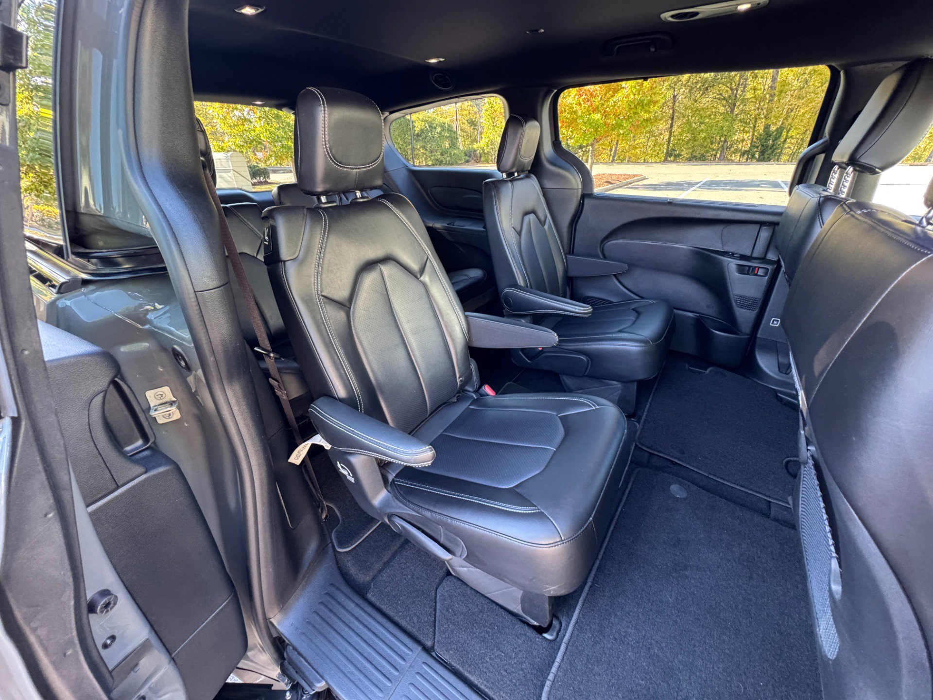 Used 2023 Chrysler Pacifica Touring-L w/ S Appearance Package image 49