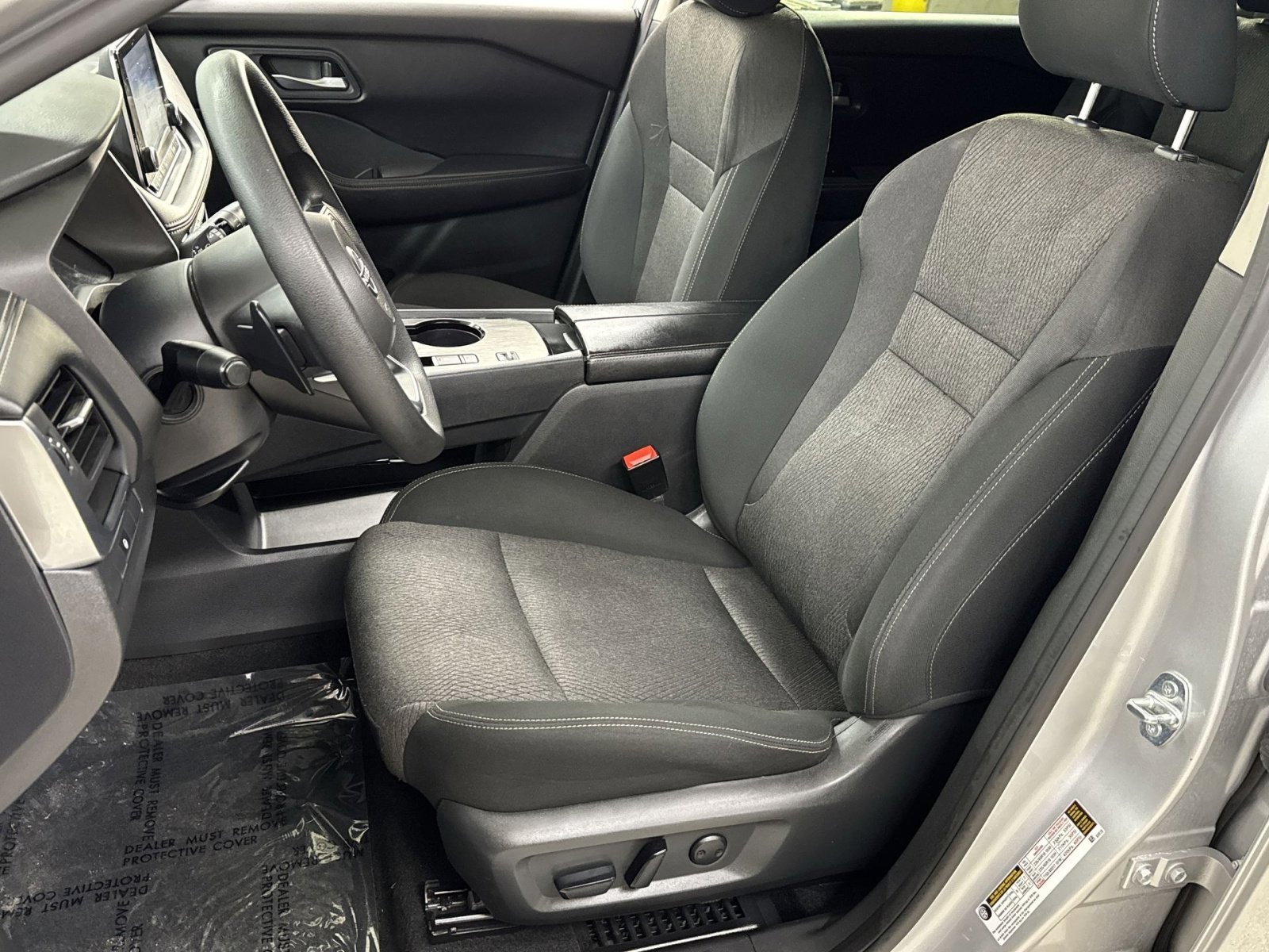 Used 2024 Nissan Rogue SV image 4