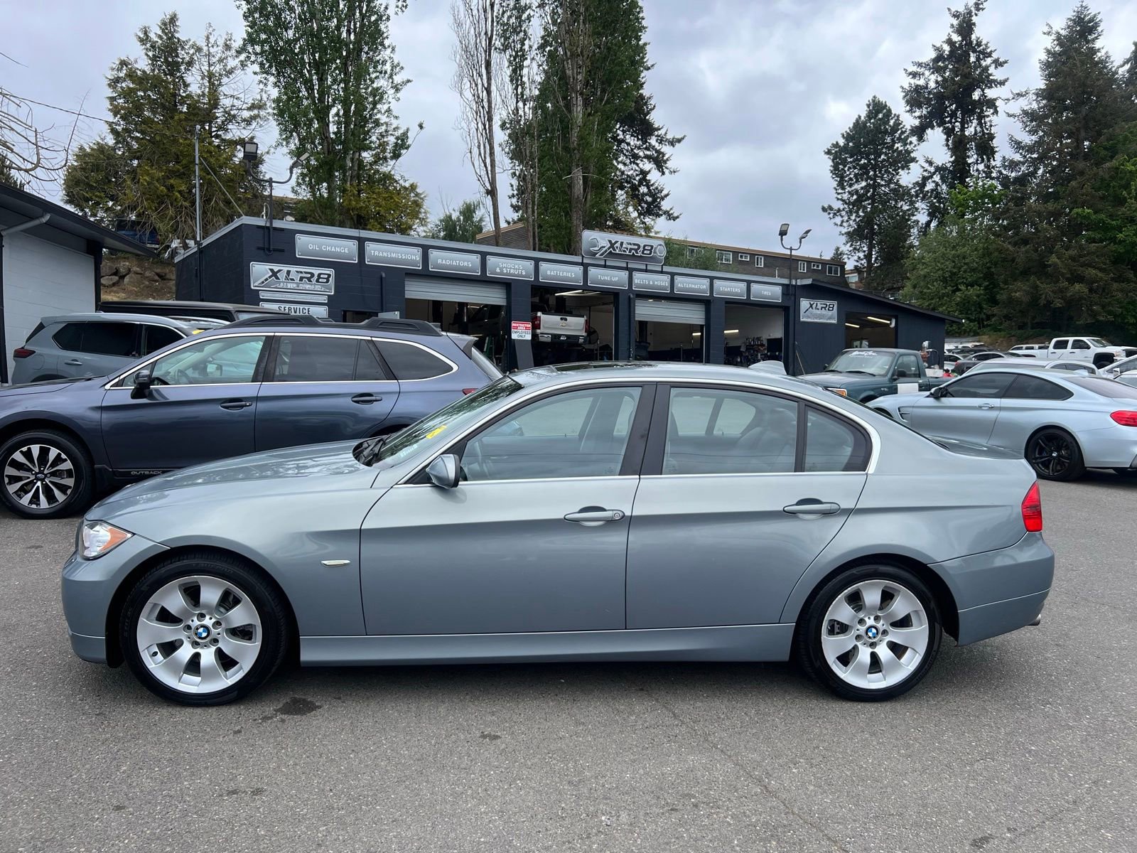 Used 2006 BMW 330xi Sedan AWD/4WD image 2