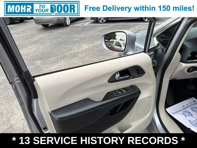 Used 2021 Chrysler Pacifica Touring-L FWD image 12