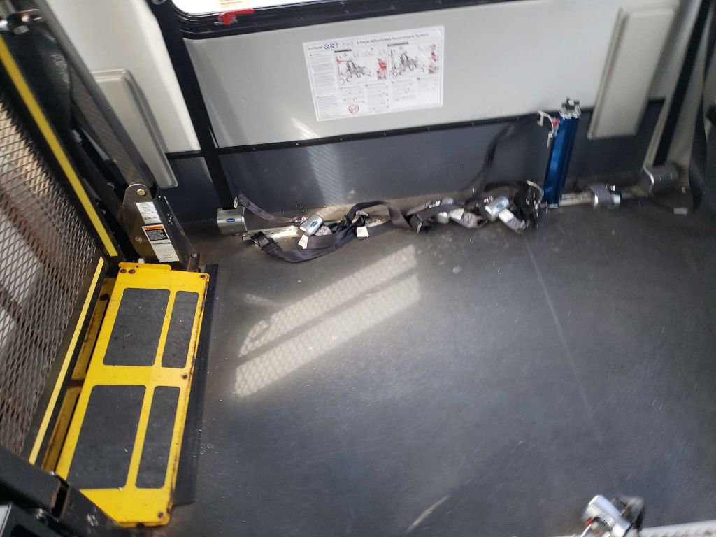 Used 2015 Ford E-350 and Econoline 350 Super Duty image 15