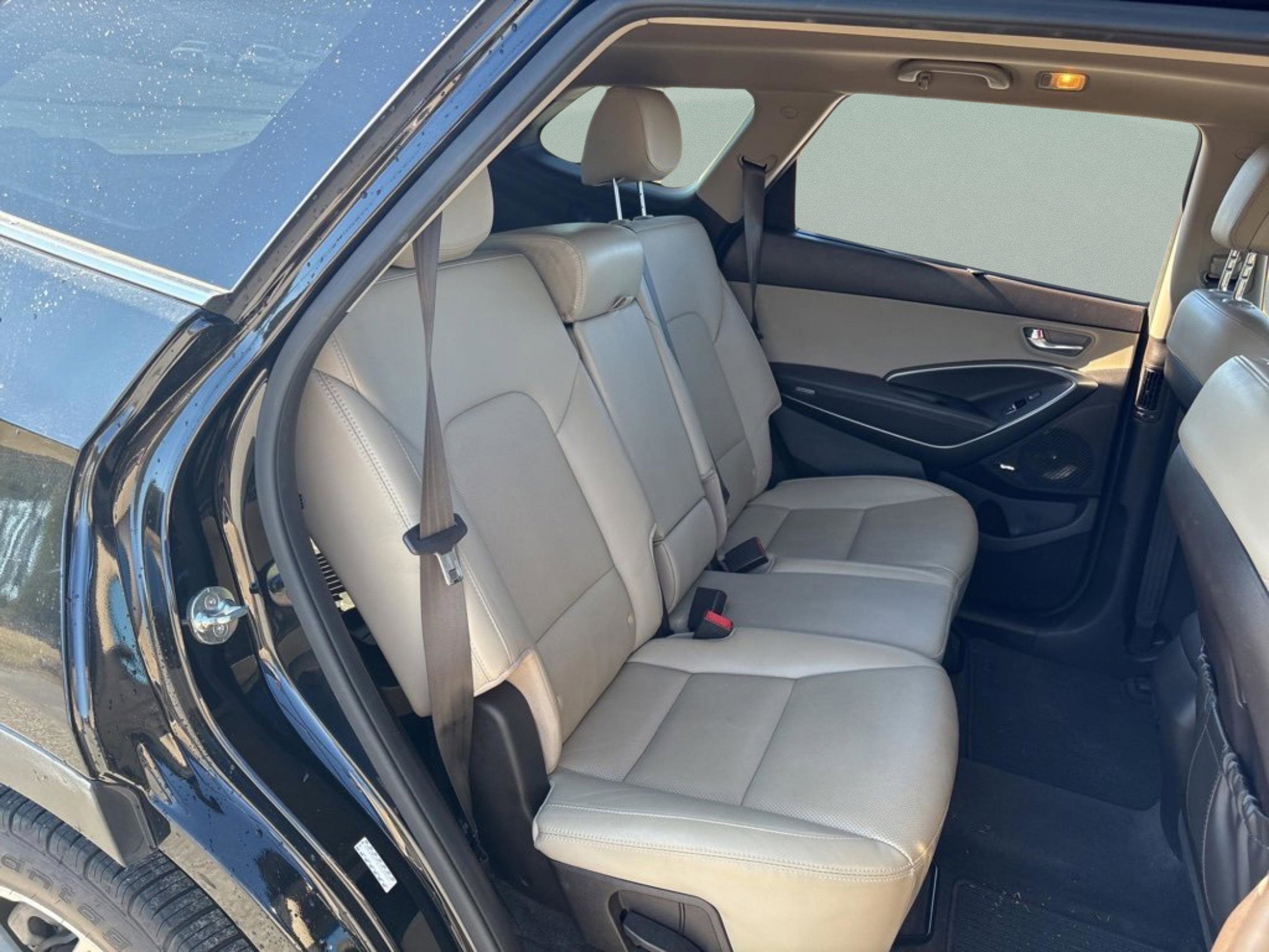 Used 2018 Hyundai Santa Fe SE image 32