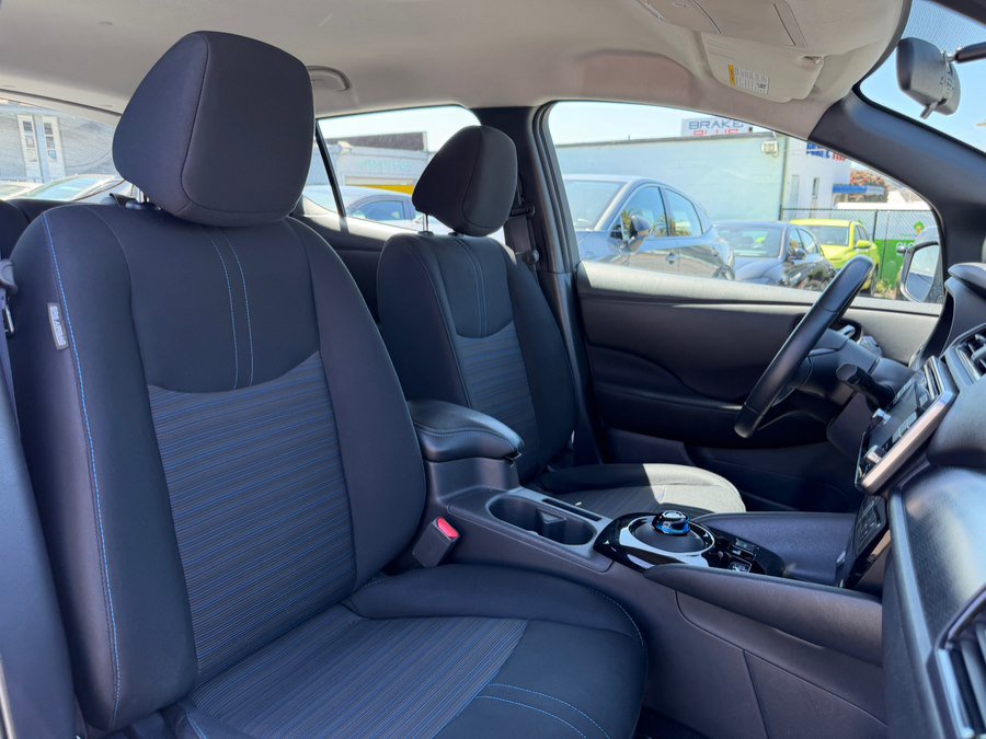 Used 2018 Nissan Leaf SV w/ Protection Package FWD image 32