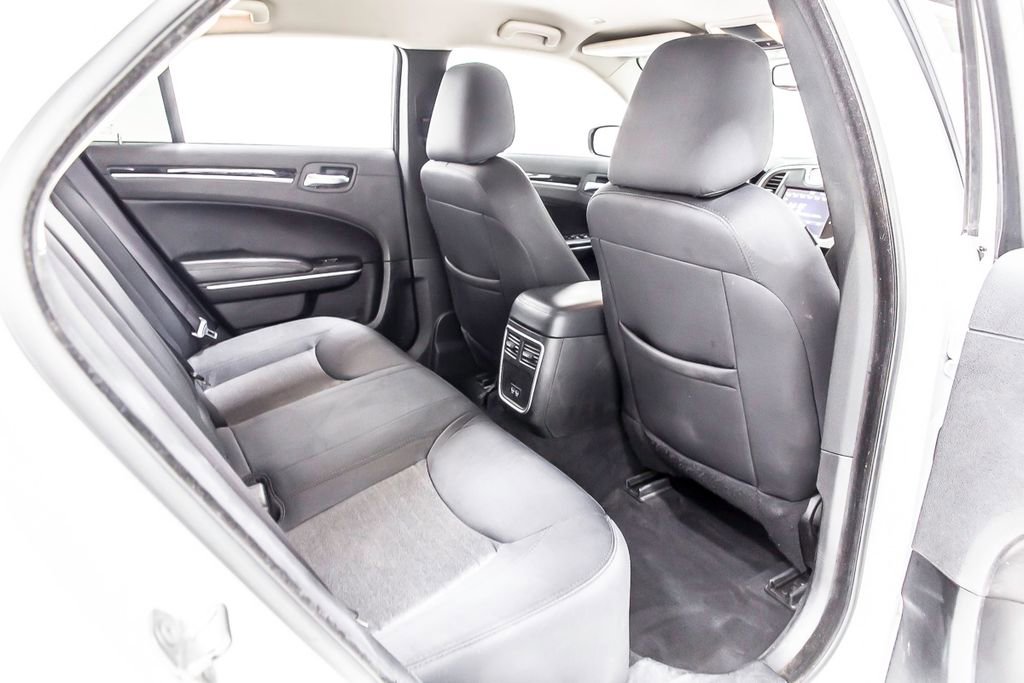 Used 2023 Chrysler 300 Touring w/ Sport Appearance Package image 28