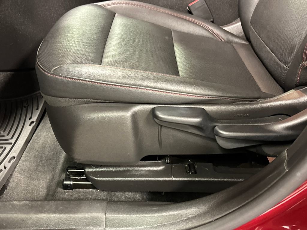 Certified 2025 Chevrolet Trax RS w/ Driver Confidence Package image 15