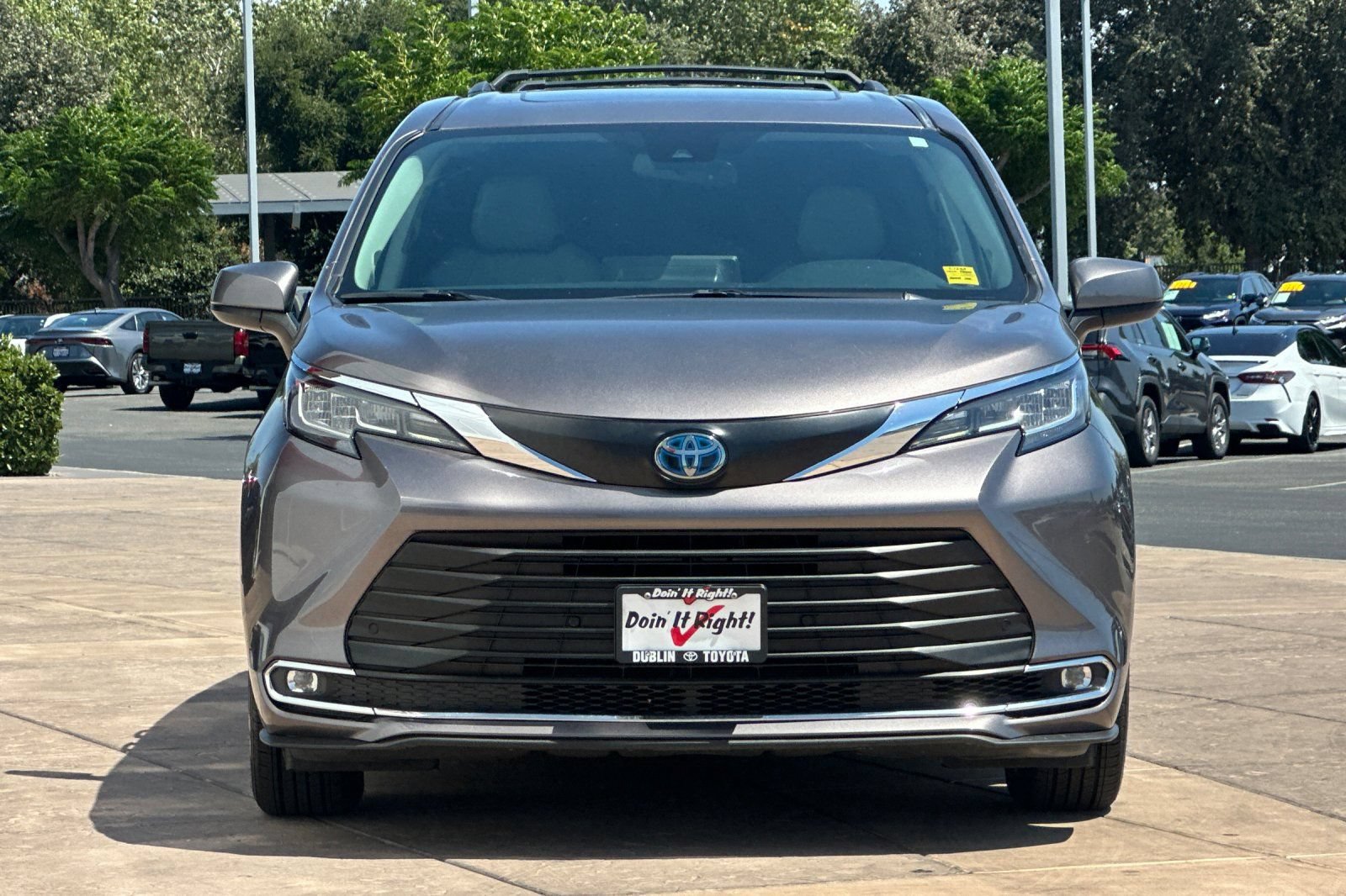 Certified 2022 Toyota Sienna XLE w/ XLE Plus Package FWD image 11