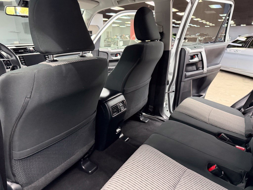 Used 2024 Toyota 4Runner SR5 AWD/4WD image 37